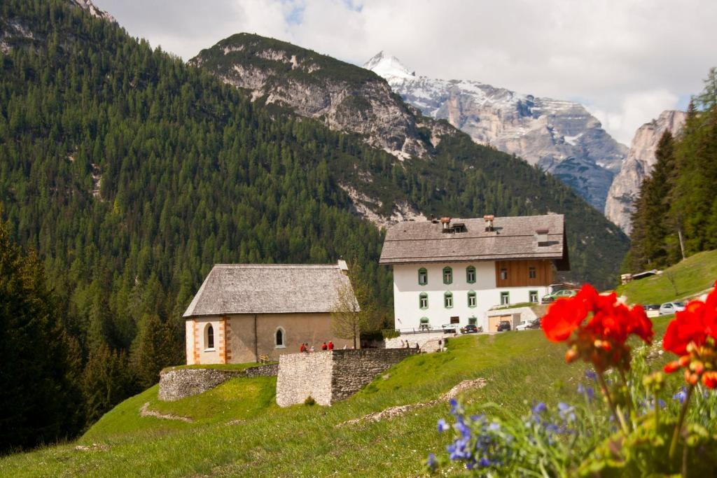 Ristorante Rifugio Ospitale Hotel Кортина д'Ампецо Екстериор снимка